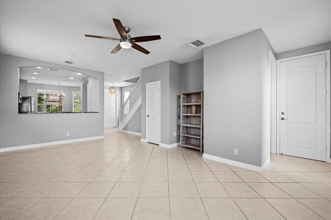 Building Photo - 647 Castle Dr