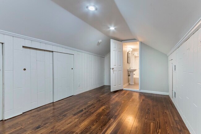 Building Photo - 1553 North Pkwy