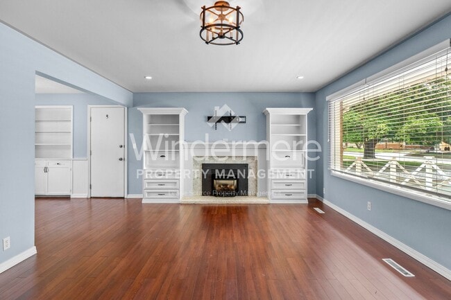 Building Photo - Desirable Rancher style home located in Ce...