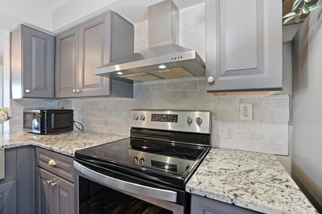 Building Photo - 315 Western Ave