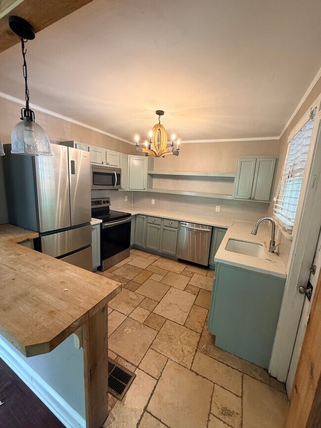 Building Photo - Beautiful 2 Bedroom Unit near LSUS!