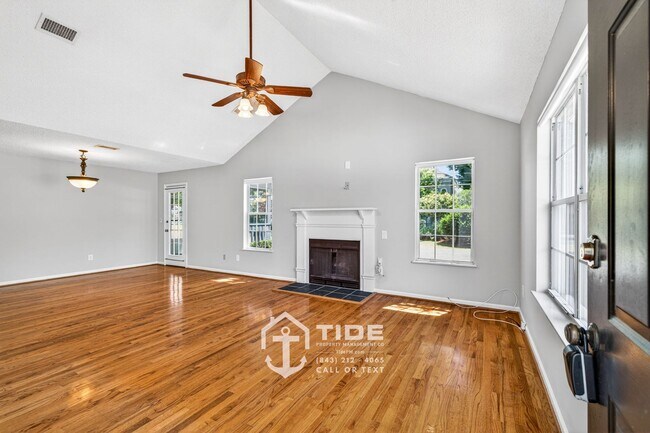 Building Photo - Modern Living in the Heart of West Ashley