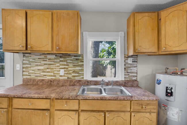 Building Photo - 605 1st Ave