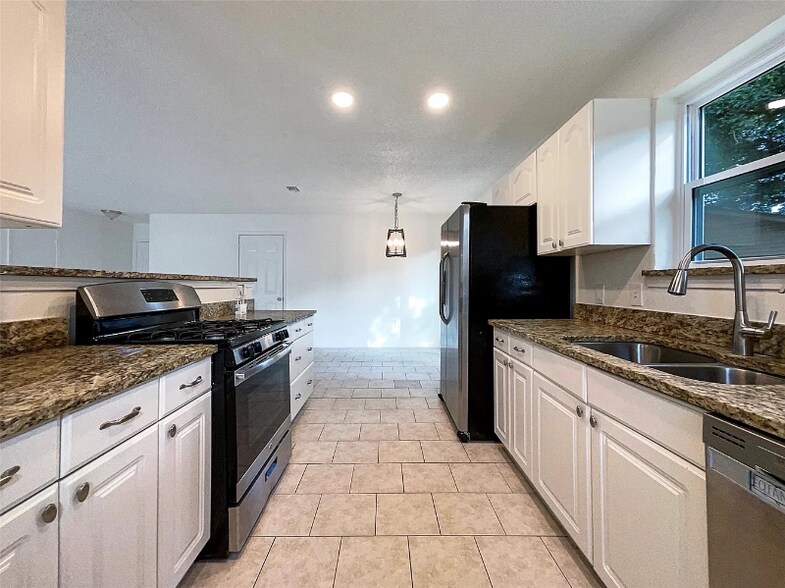 Building Photo - 2369 Laredo Ct