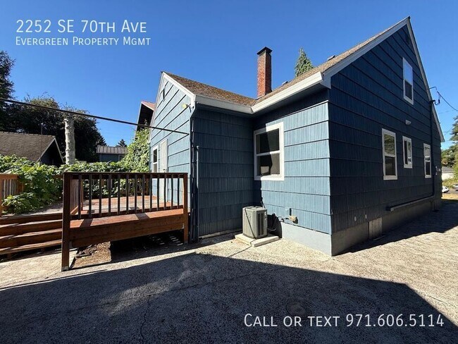 Building Photo - 2252 SE 70th Ave