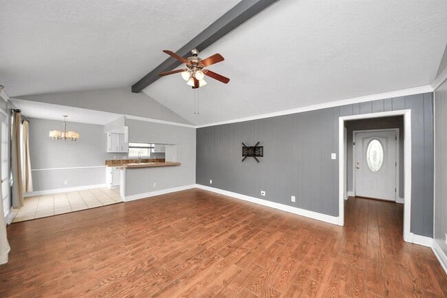 Building Photo - 9422 Val Verde St