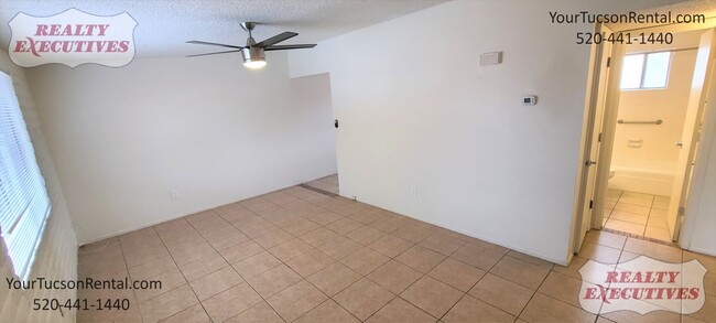 Building Photo - Country Club & Fort Lowell area - 2 Beds 1...