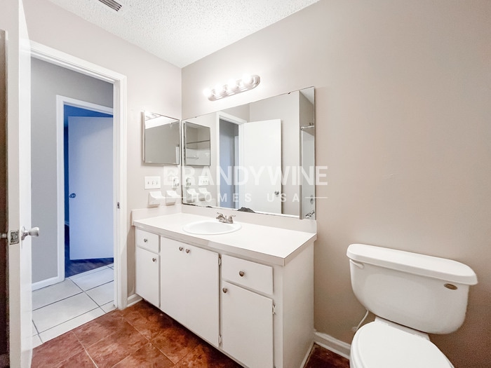 Building Photo - 8055 International Village Dr