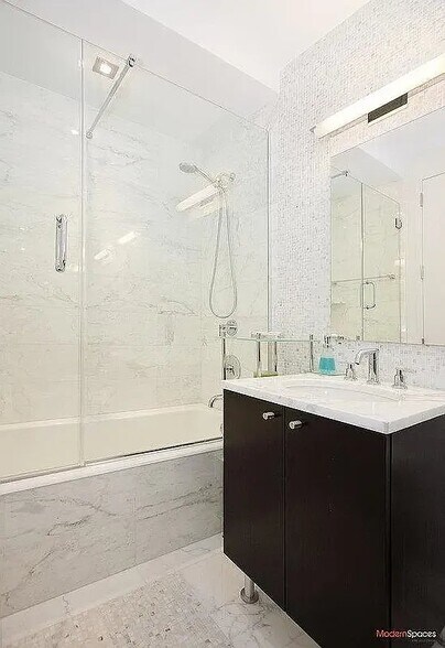 Building Photo - 46-10 Center Blvd