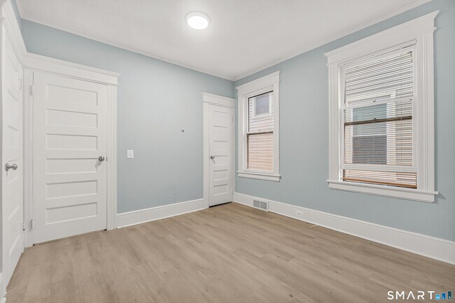 Building Photo - 105 Carleton Ave