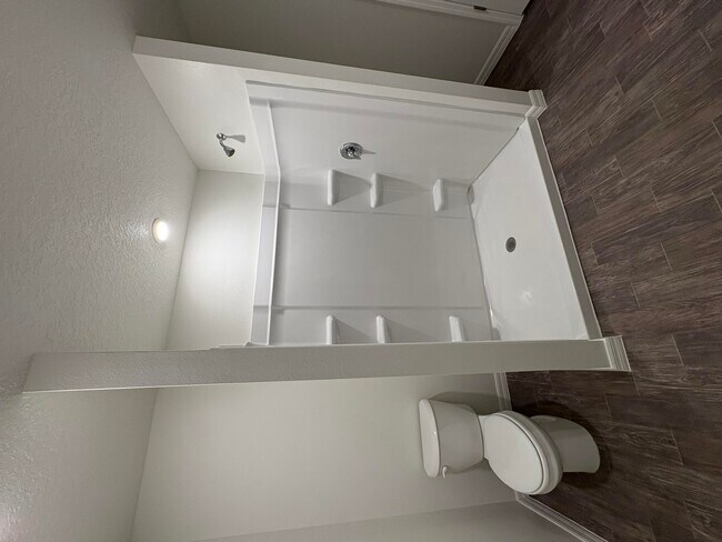 Building Photo - 295 SE Cres St