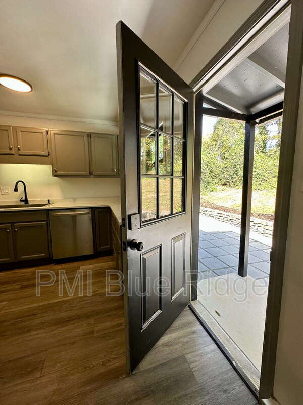 Building Photo - 2028 Arlington Pl