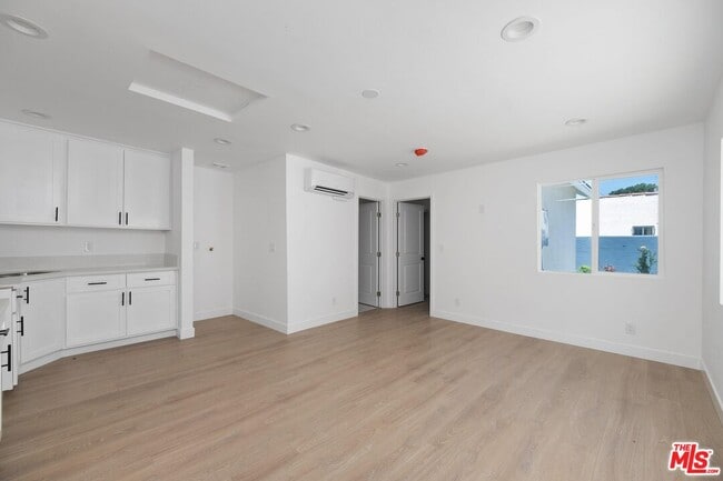 Building Photo - 8918 Cadillac Ave