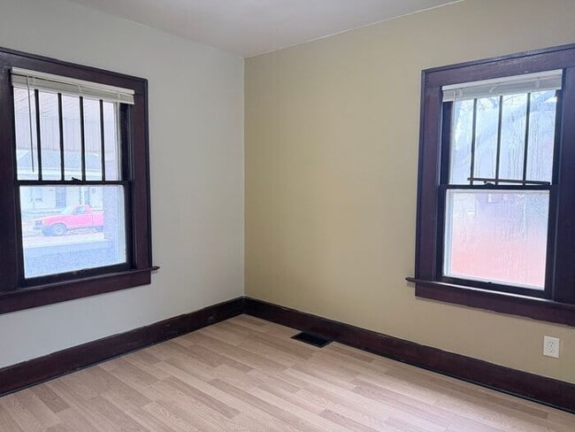 Building Photo - Ready, Set, Move – Unmatched Rental Deal!