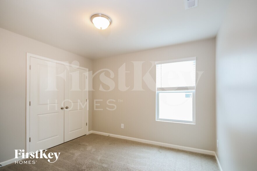 Building Photo - 3232 Newell Vlg Dr