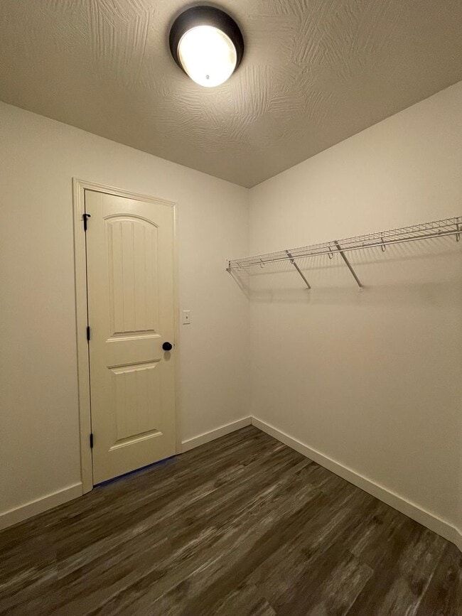 Building Photo - Kirkwood