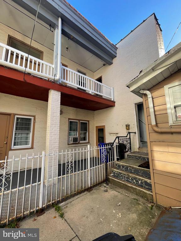 Building Photo - 1139 Church St