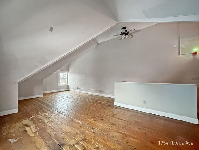 Building Photo - 4br 1ba ~ Security Deposit Free Alternativ...