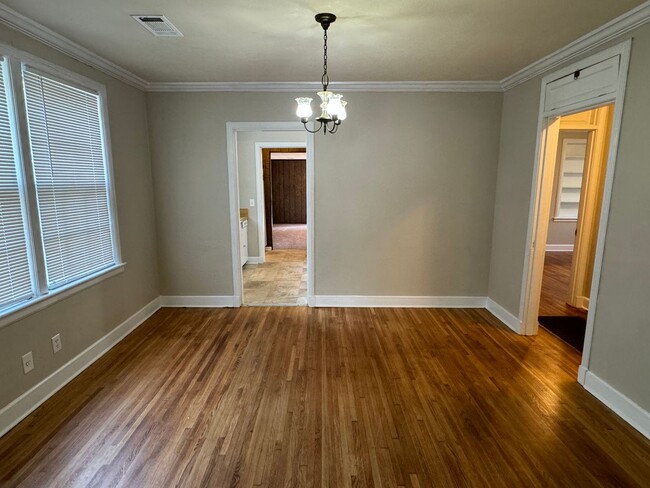 Building Photo - Gorgeous Features! 3 Bedroom with Bonus room