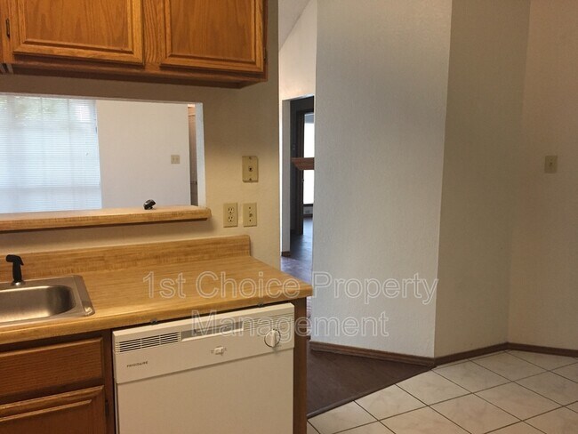 Building Photo - 7332 Blackthorn Dr