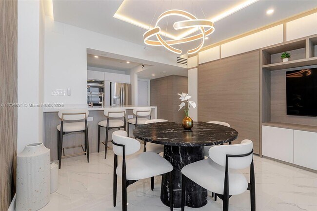 Building Photo - 2301 Collins Ave