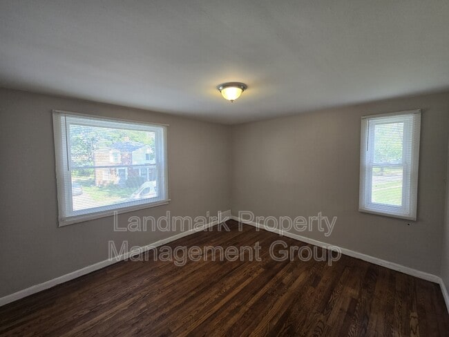 Building Photo - 9151 Mansfield St