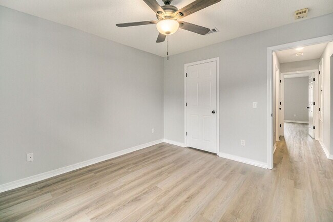 Building Photo - Beautiful property in highly desirable Lilian Woods Subdivision!