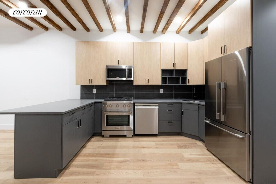 Building Photo - 183 Green St