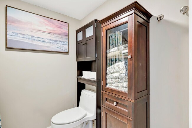 Building Photo - 100 S Beach Rd