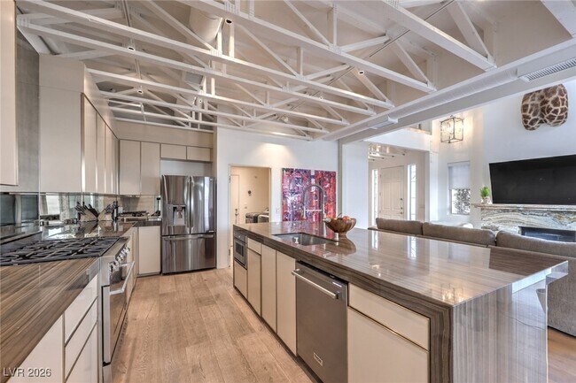 Building Photo - 952 Coatbridge St