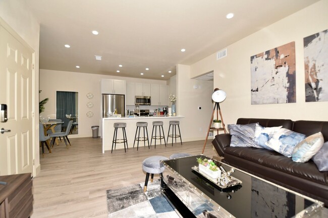 Building Photo - Stunning 1 Bedroom with modern remodeling