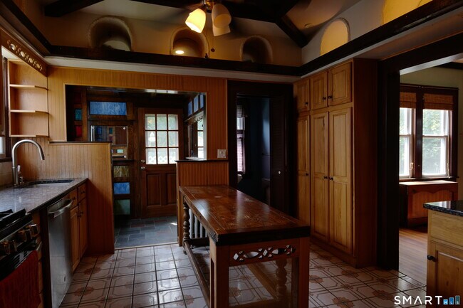 Building Photo - 58 Davis St