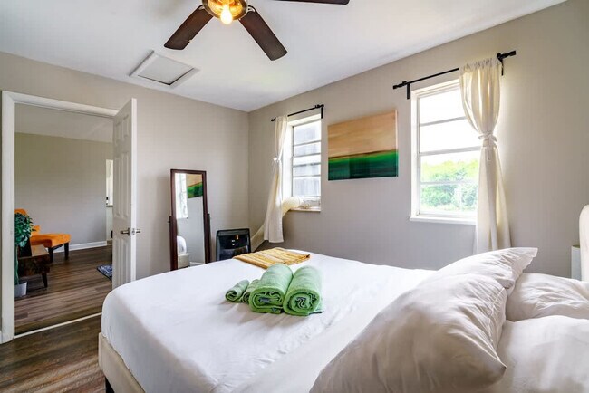 Building Photo - 605 Dennison Ave