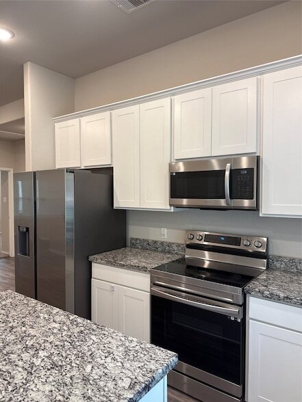 Building Photo - 20130 Parkway Ln