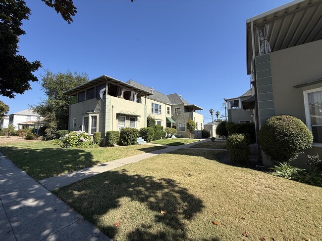 Building Photo - 1424 E Wilson Unit A