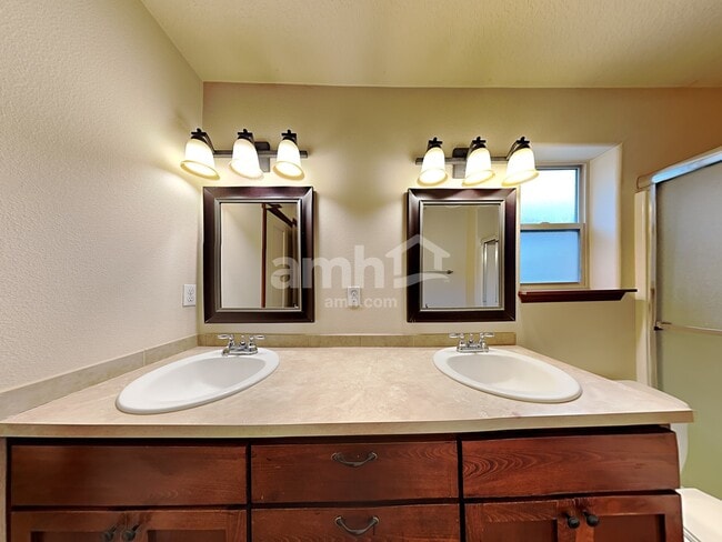 Building Photo - 33586 SE Steinfeld St