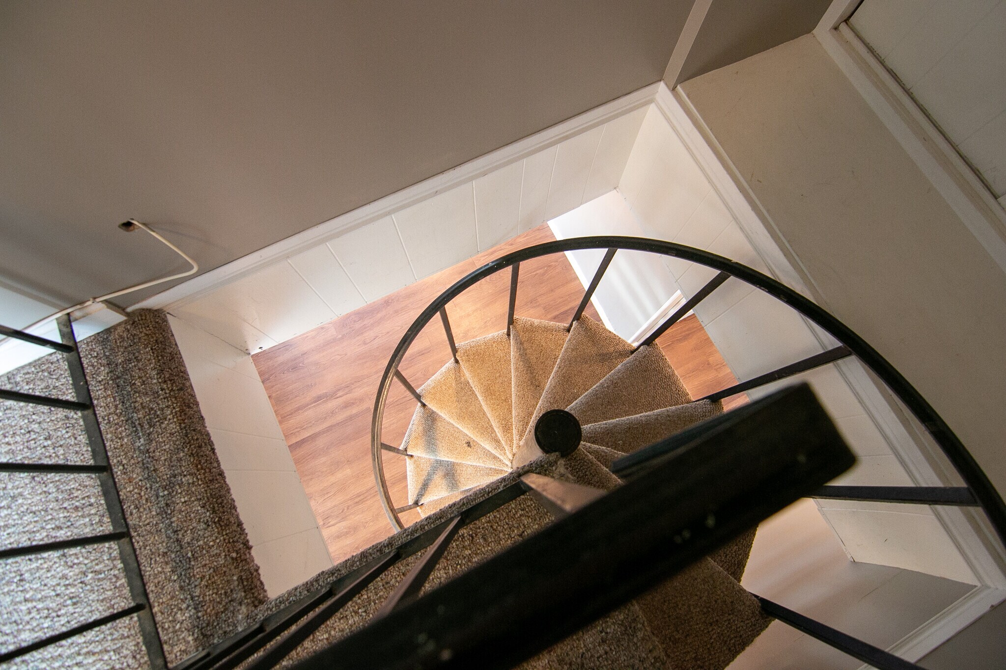 Building Photo - 118 Vine St