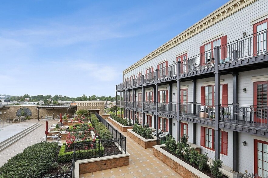 Building Photo - 7707 Bluebonnet Blvd