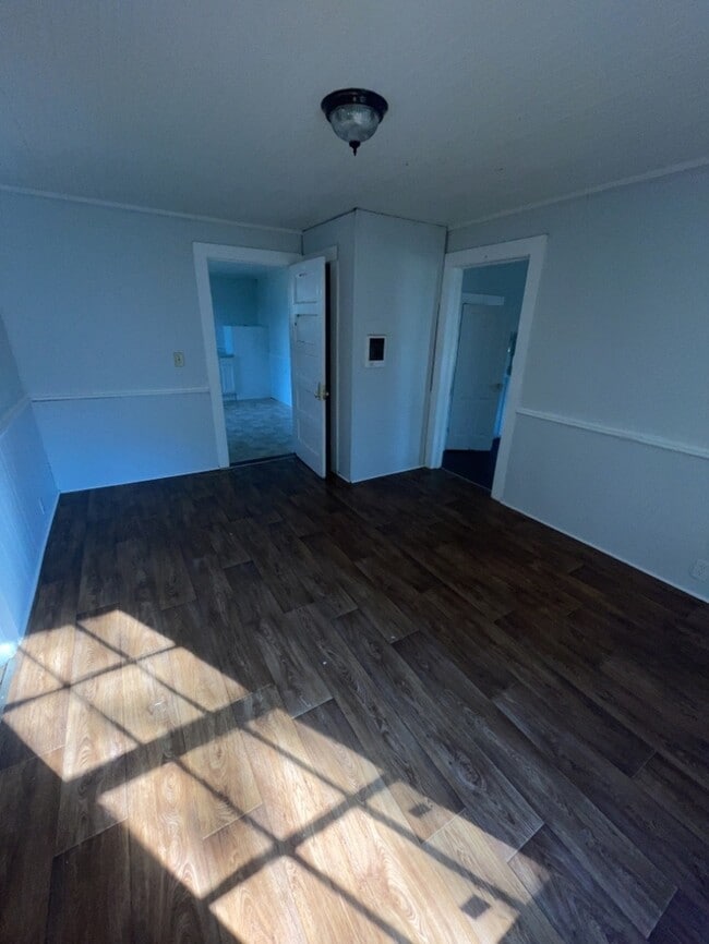 Building Photo - 2 Bedroom 1 Bathroom