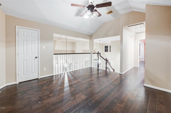 Building Photo - 815 Pointe Loma Dr