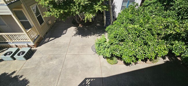 Building Photo - G Street 6 Plex