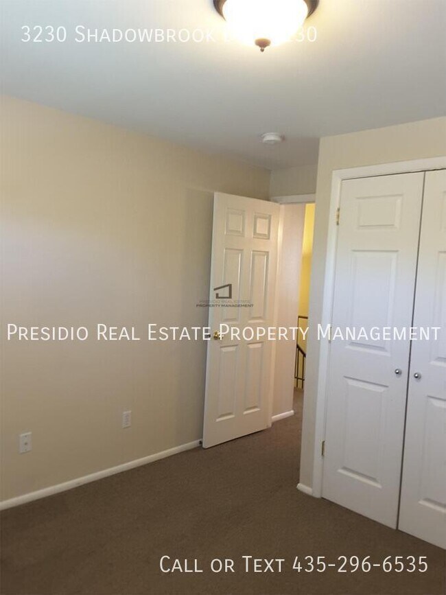 Building Photo - 3230 N Shadowbrook Dr