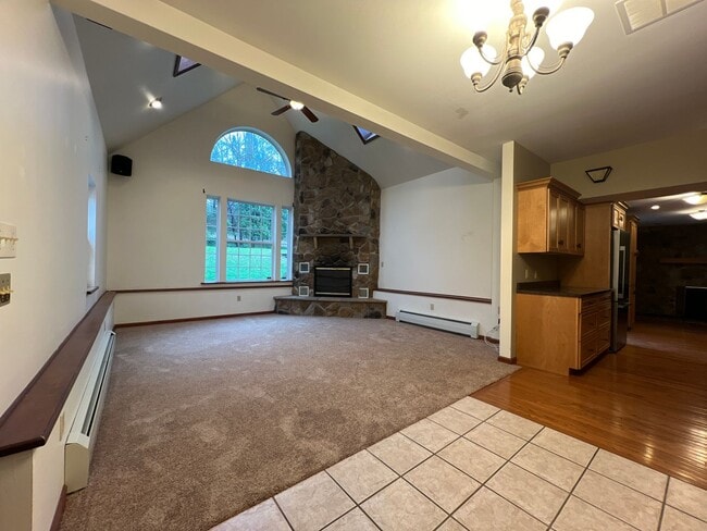 Building Photo - Gorgeous 3 bed, 2 bath home | Lawn Care Included