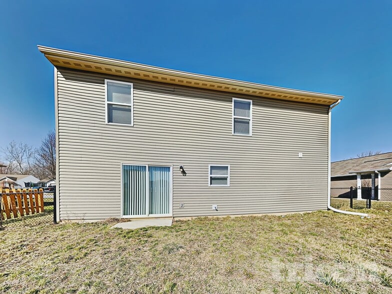 Building Photo - 2419 Pinebark Dr