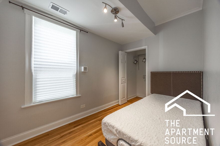 Building Photo - 3055 N Kimball Ave