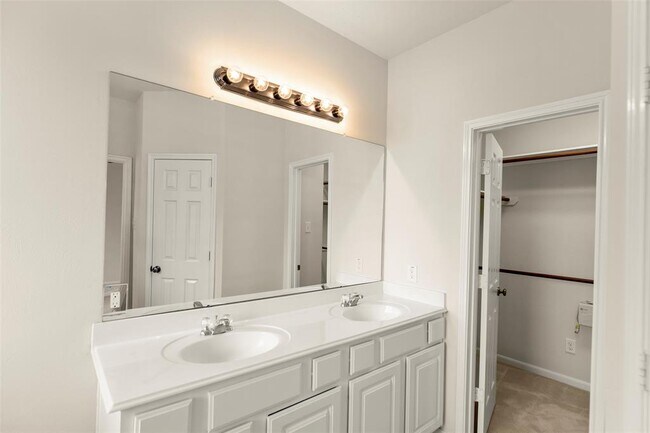 Building Photo - 7211 Desert Oaks Ct