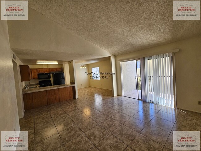 Building Photo - 22nd & Kolb Area Condo - Upstairs unit in Langley Gardens