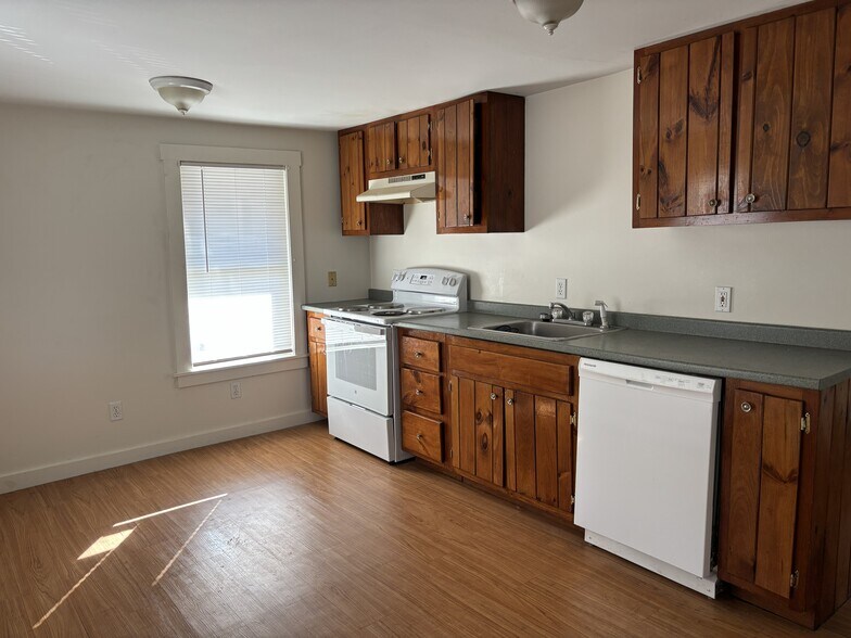 Kitchen - 16 Church St