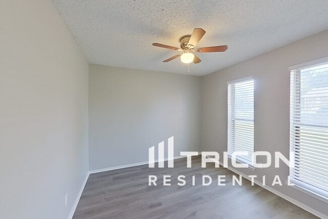 Building Photo - 1221 Aldenwood Dr