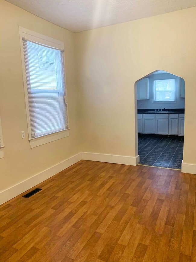 Building Photo - 921 N 10th St